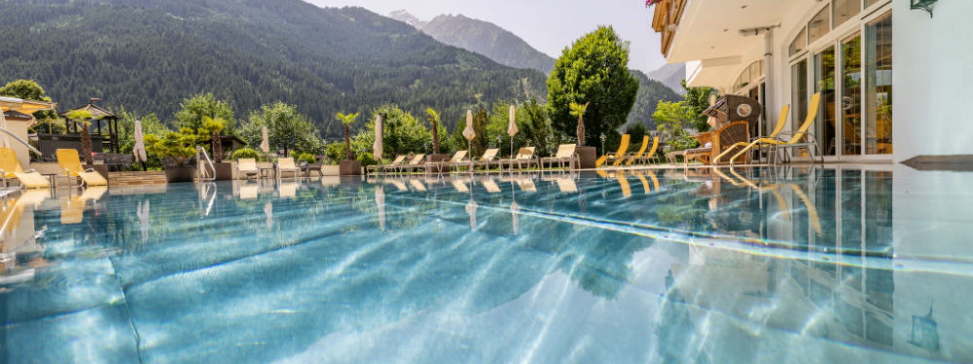 Pool & Outdoor Facilities